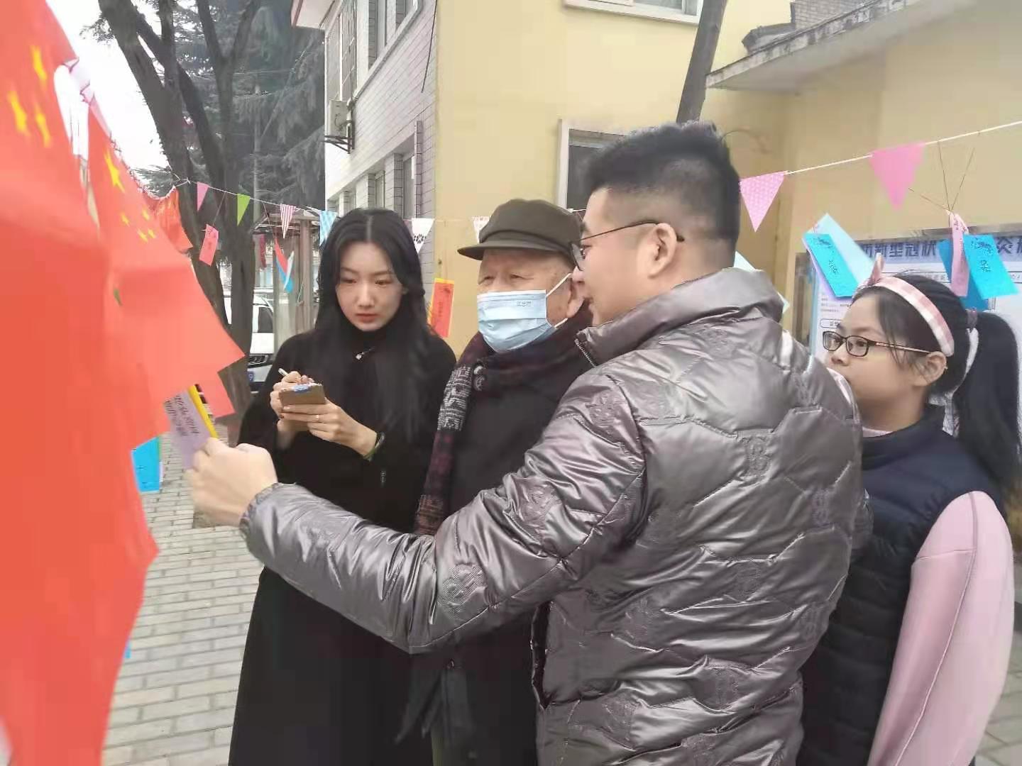 家庭自办猜谜会 百岁老人喜迎春