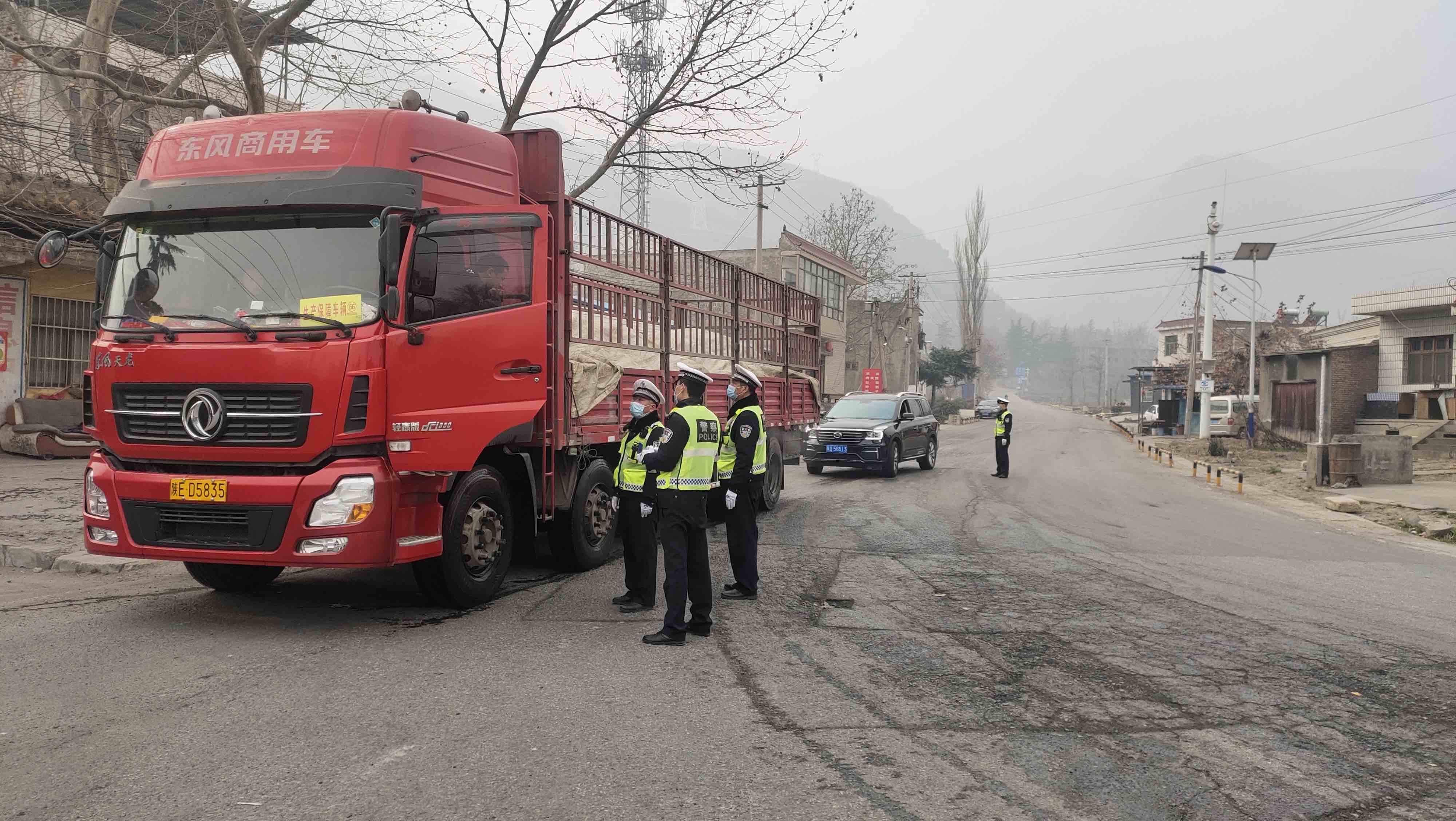 华阴交警完成春节期间道路交通安保任务