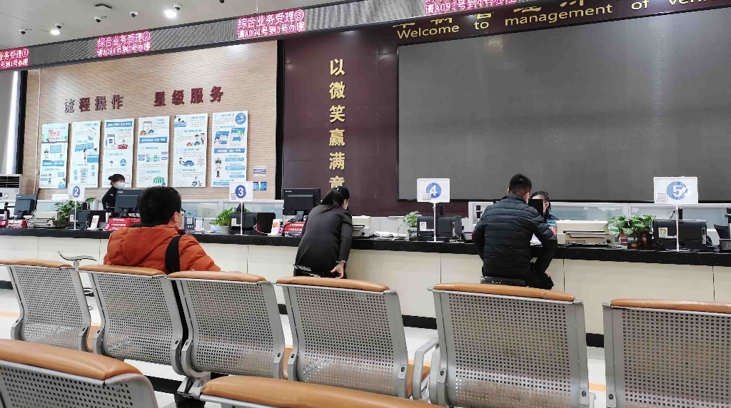 防疫不放松 效率不打折  节后第一天窗口单位状态“满格电”