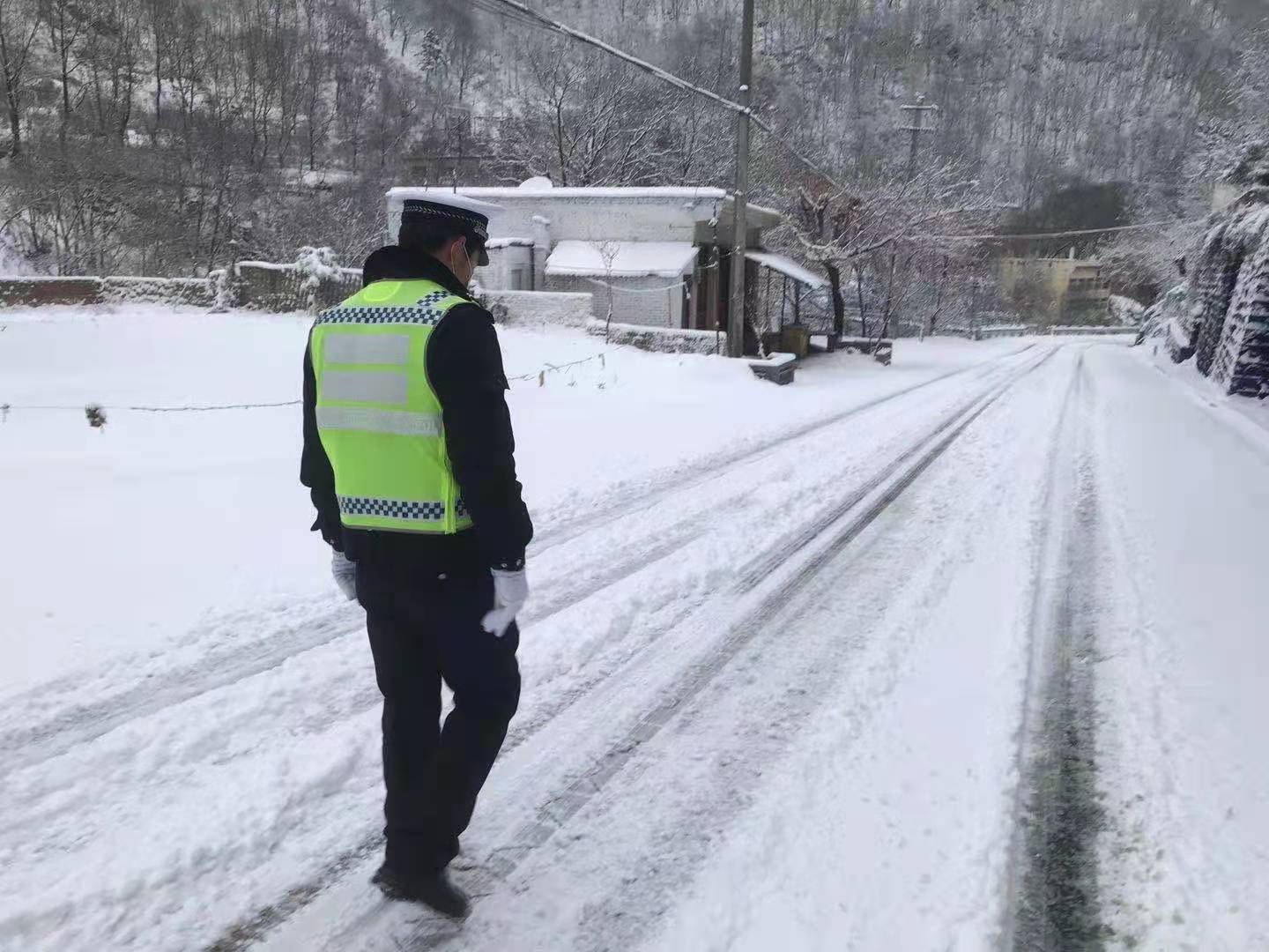 新春走基层|秦岭山里交警张兴胜 驾驶员平安是我的期许