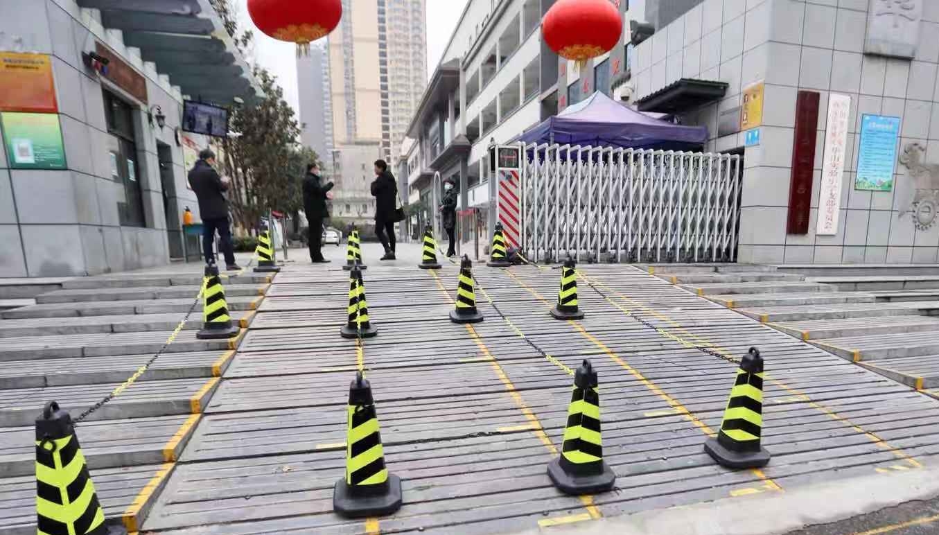 学校职工提前一周入校做防疫消杀