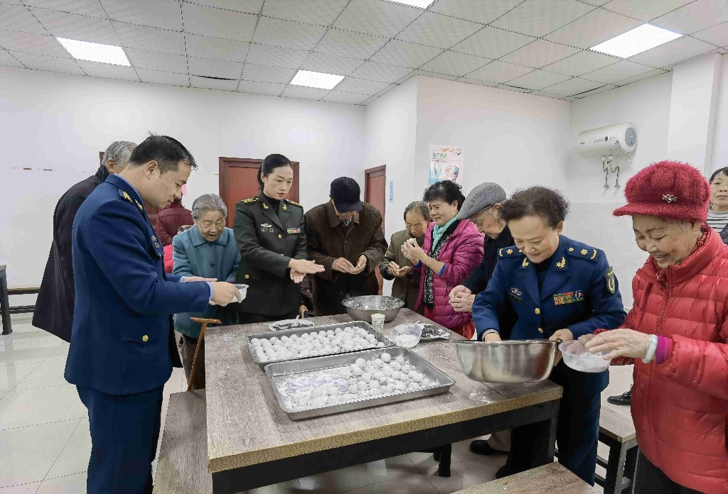 工休和谐一家亲 欢乐融融闹元宵  陕西省军区西安第十一干休所开展新春文化系列活动