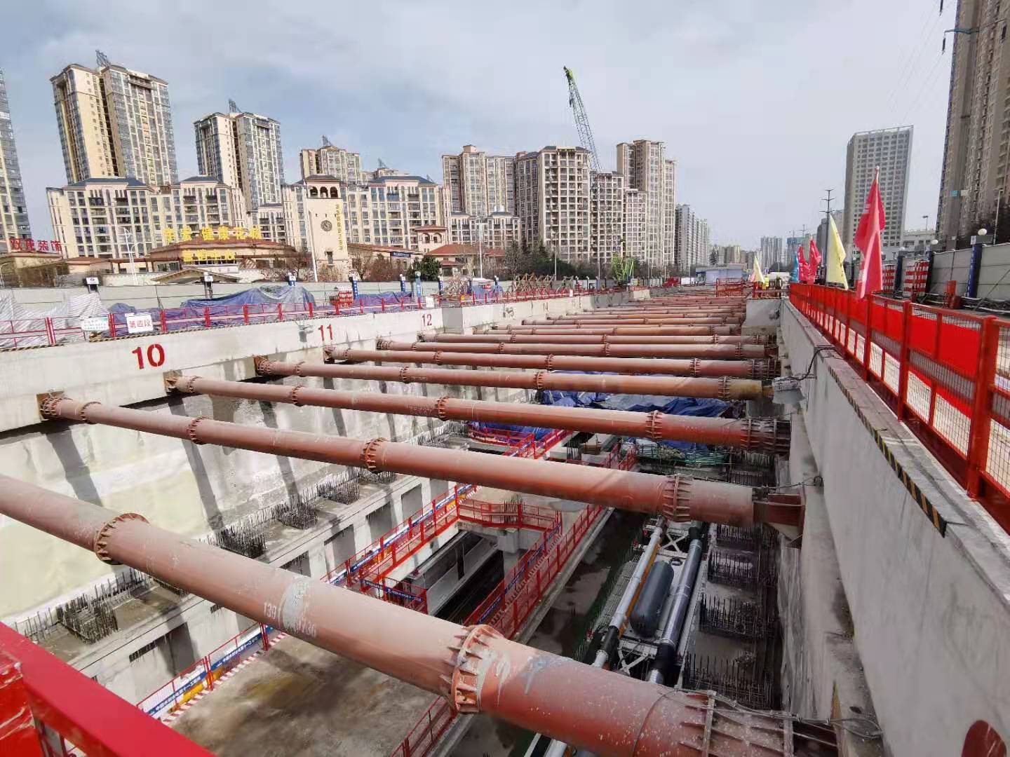 西安地铁1号线三期工程首台盾构顺利始发
