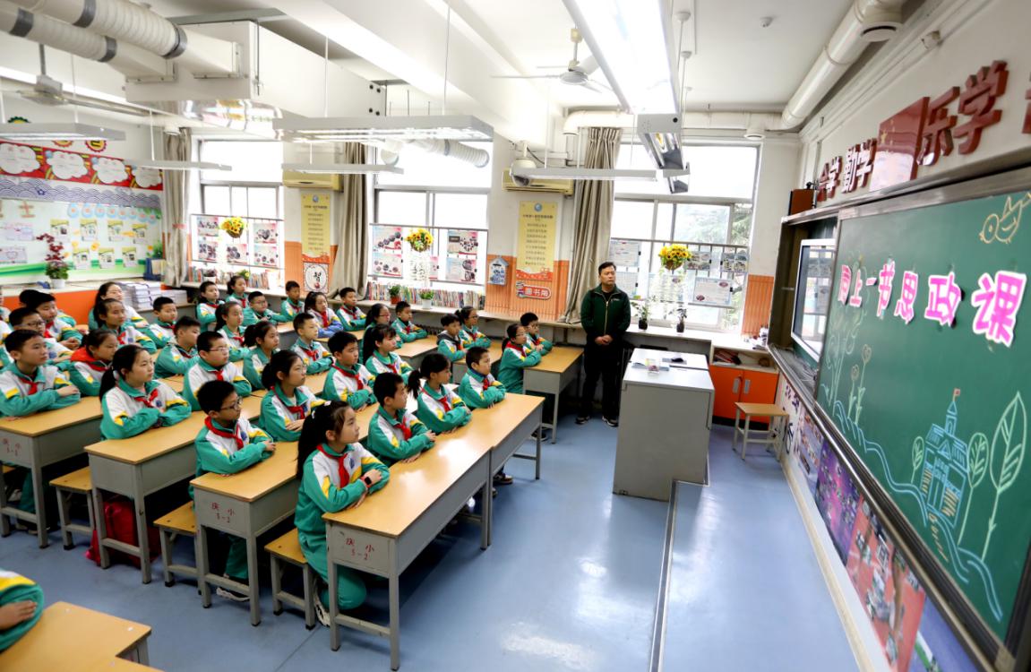 西安莲湖区小学新春开学第一课生动讲党史