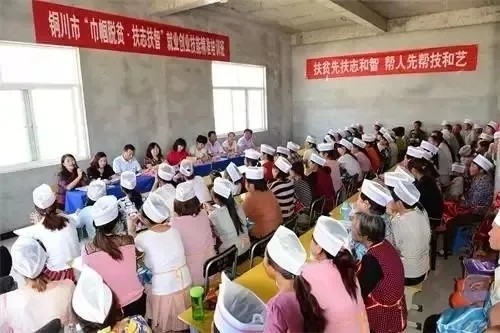 脱贫路上的“她”力量省妇联助力全省138.6714万贫困妇女摆脱贫困