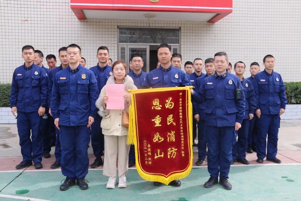 休假消防员遇火情临时“上岗  ”组织灭火