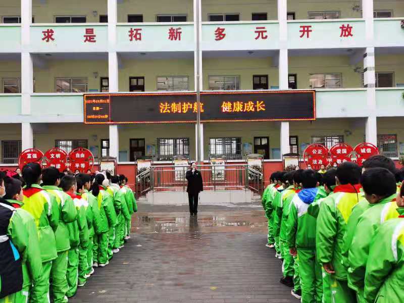 未检姐姐开学送锦囊 劝做崇法向善好少年