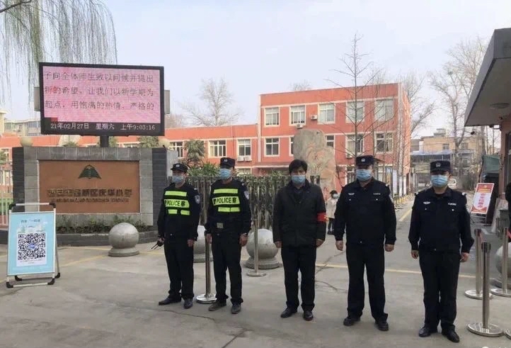 灞桥警方护航新学期开学季安全