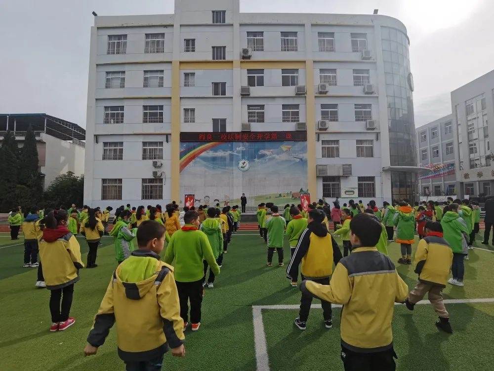 阎良法院：开学第一课 送法进校园