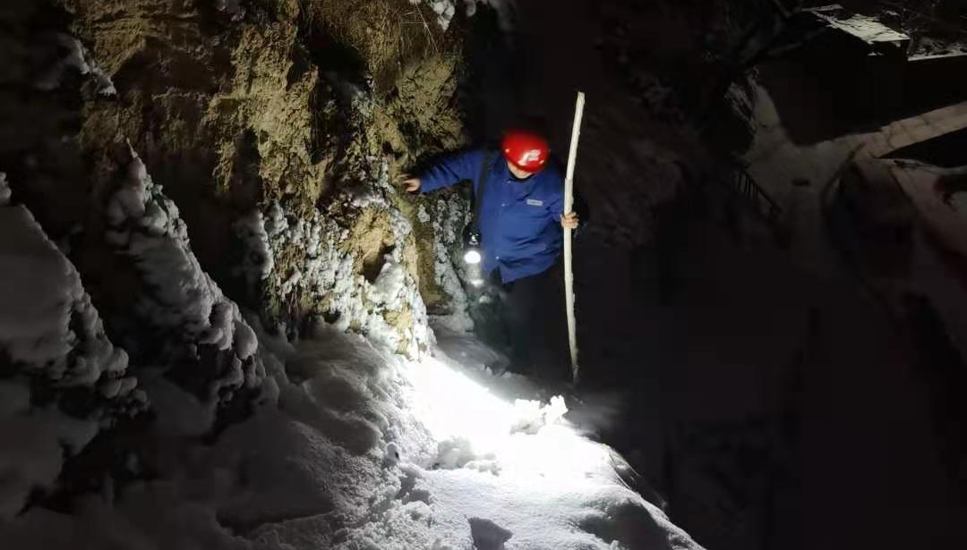 子洲供电分公司战风雪送光明