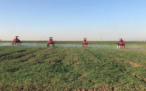 “铁牛”绘就春耕图