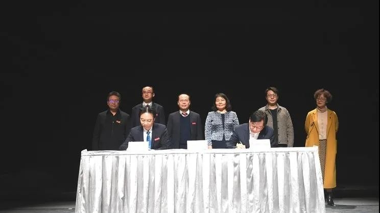 西安演艺集团有限公司与陕西艺术职业学院签订战略合作协议