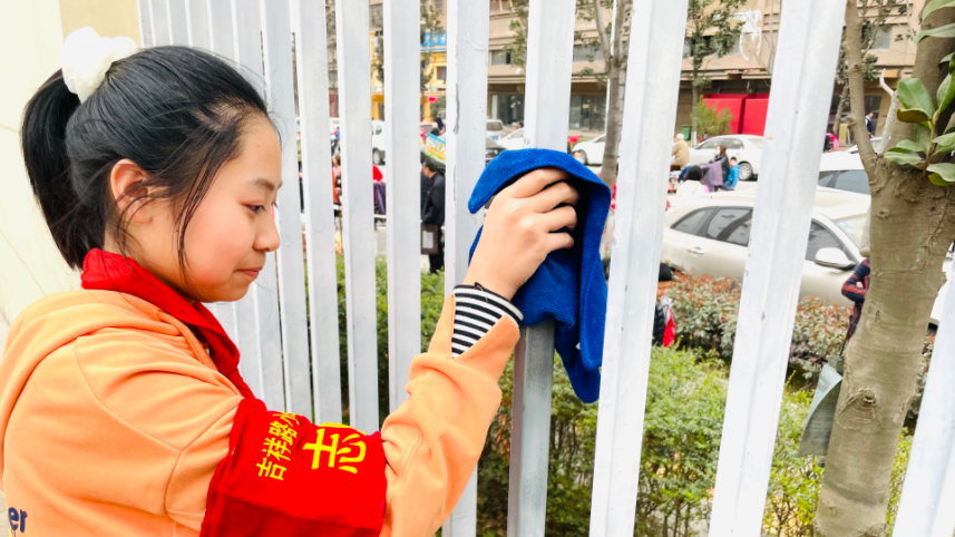 西安市雁塔区吉祥路小学延兴门分校开展“春风送暖 小雷锋在身边”志愿服务活动
