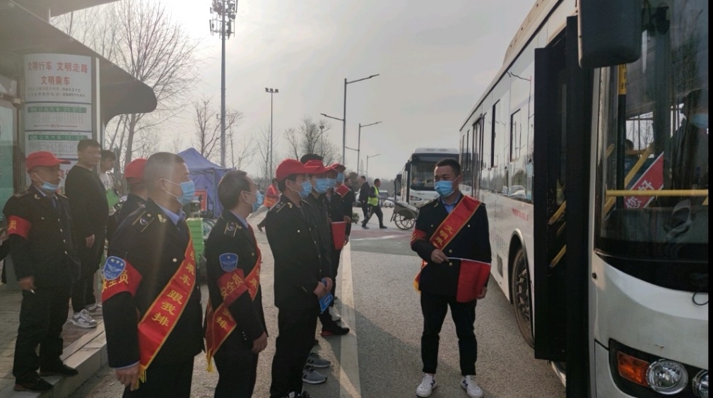 学雷锋纪念日  公交志愿者在行动