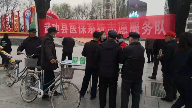 3月5日学雷锋 走上广场讲政策