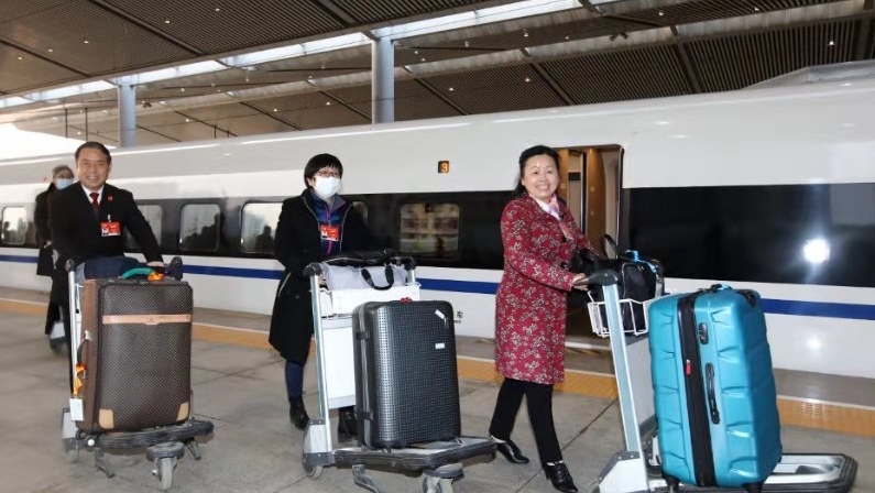 住陕全国政协委员回到西安