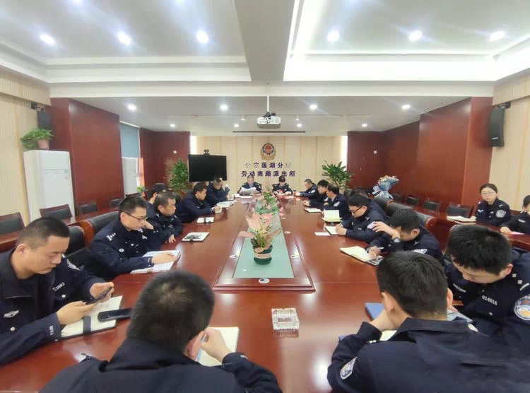 两会聚焦|全国人大代表郝世玲派出所里传达“两会”精神