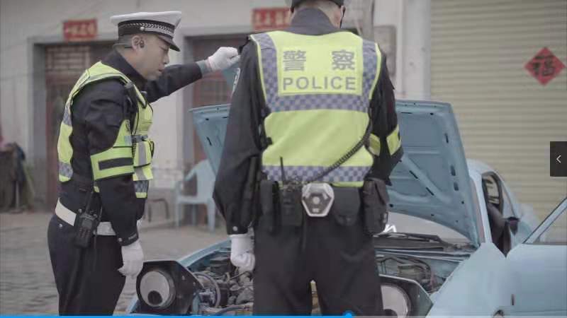 豆腐店里藏改装车 现场查获非法改装车九辆次