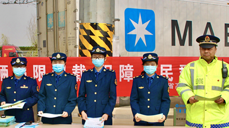 西禹路政大队积极开展《陕西省治理货物运输车辆超限超载条例》宣传日活动