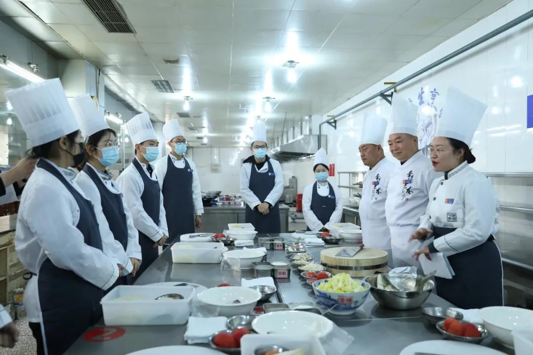 西北工业大学开起“大学生烹饪”选修课
