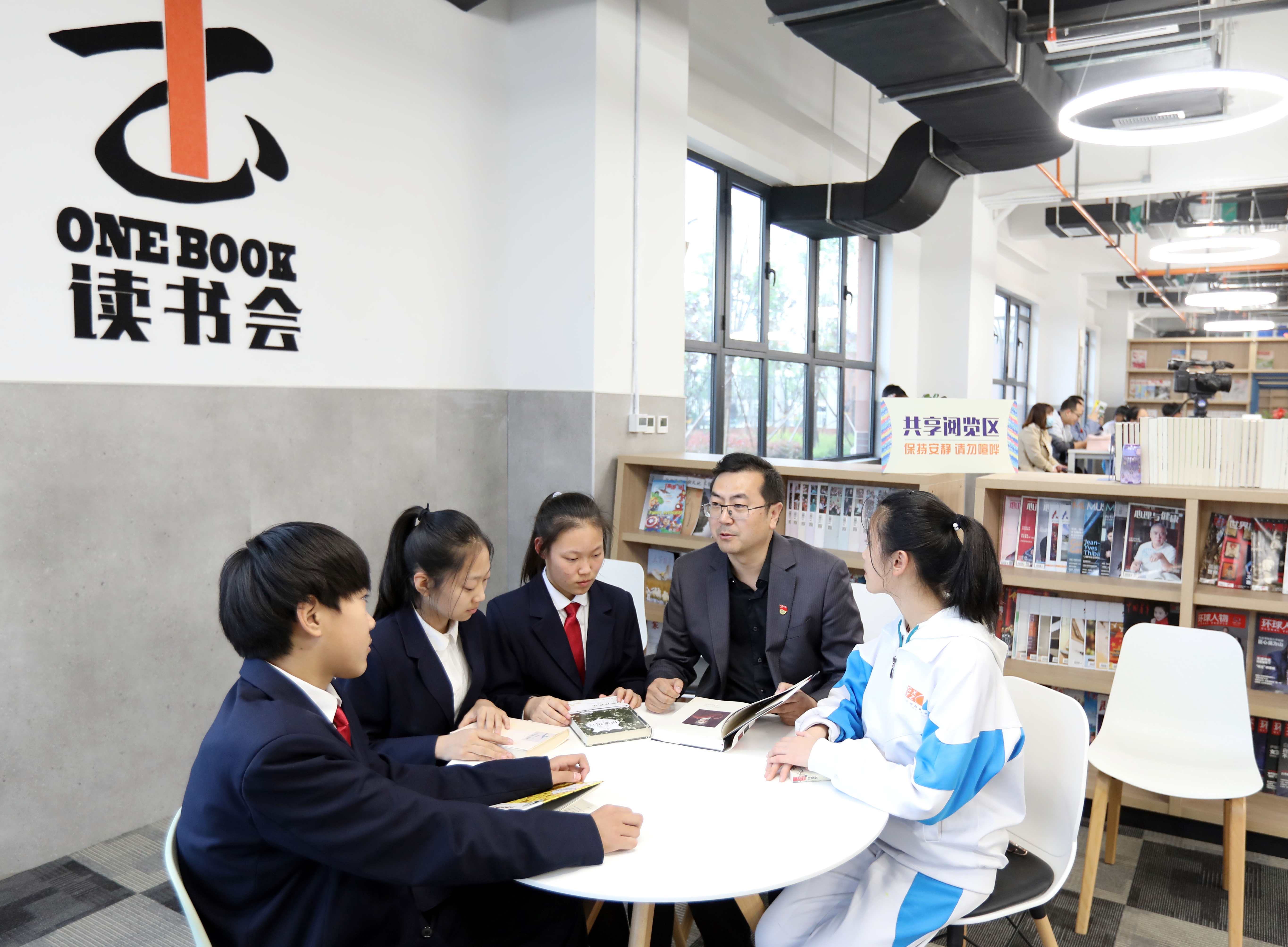 家校共育促成长 亲子同读飘书香