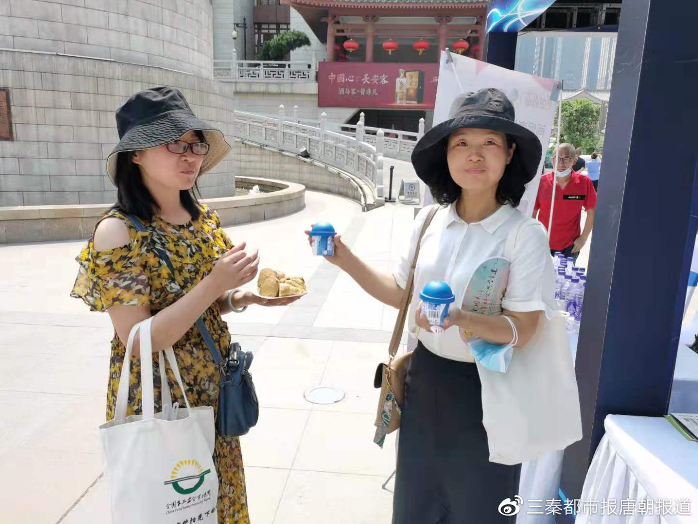 伊利“5G蓝胖子”闪亮 陕西食安宣传周