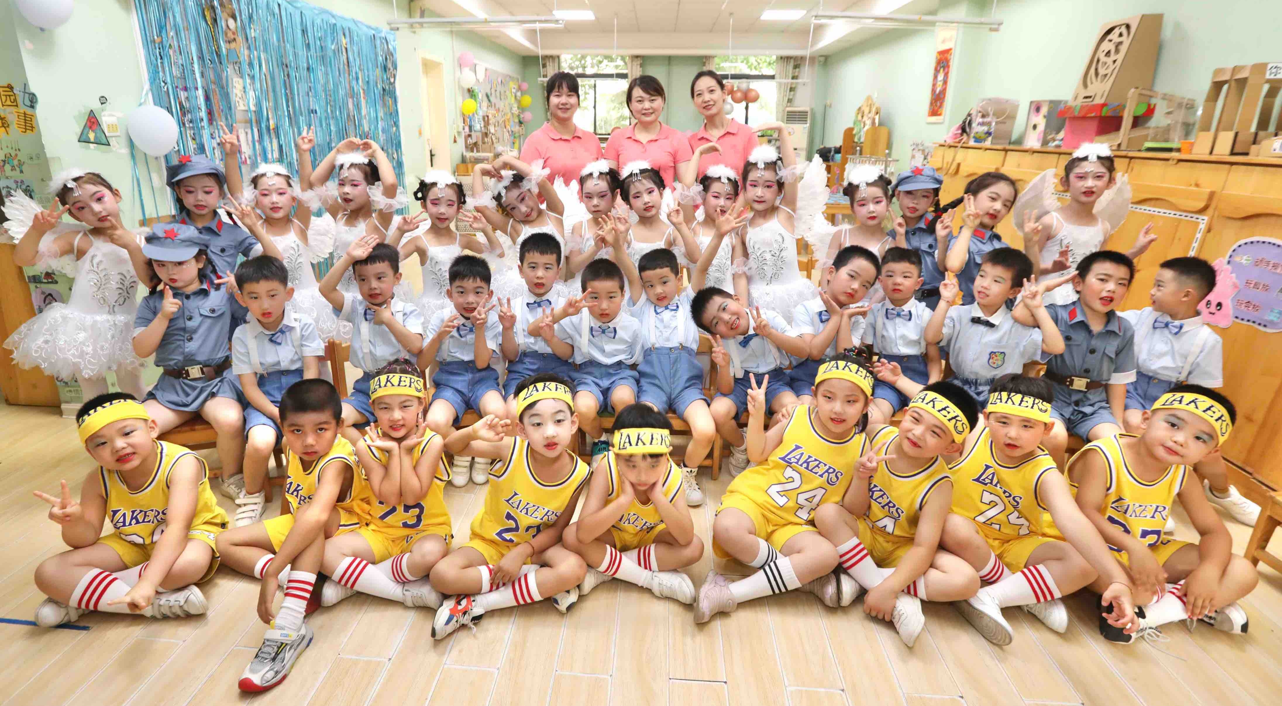 “梦想起航 童心飞扬” 陕师大实验幼儿园举行大班毕业典礼       
