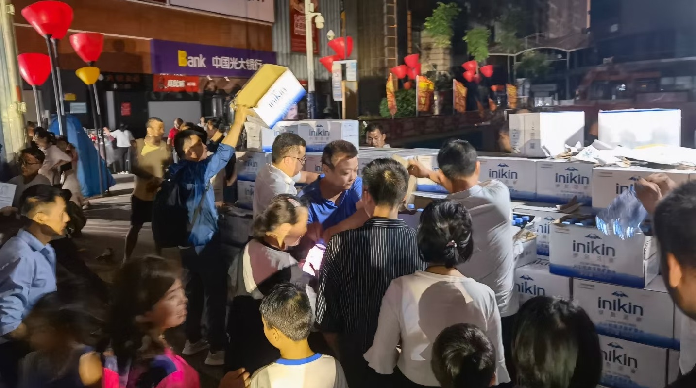 伊利调拨10万箱乳制品驰援河南
