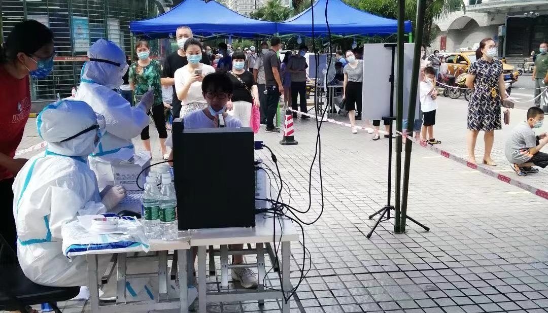 昼夜奋战 ——碑林区太乙路街道火炬社区全力做好全员新冠病毒核酸检测工作 