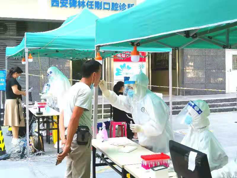 冲在一线不怕苦 关键时刻显担当