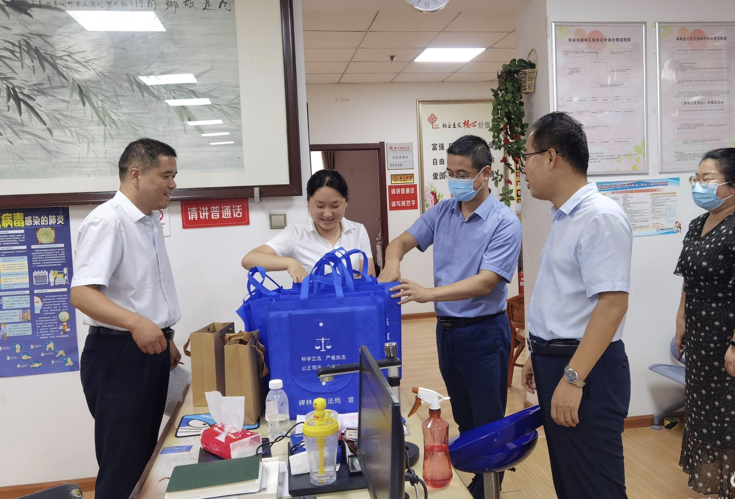 碑林区司法局下沉社区开展疫情防控工作