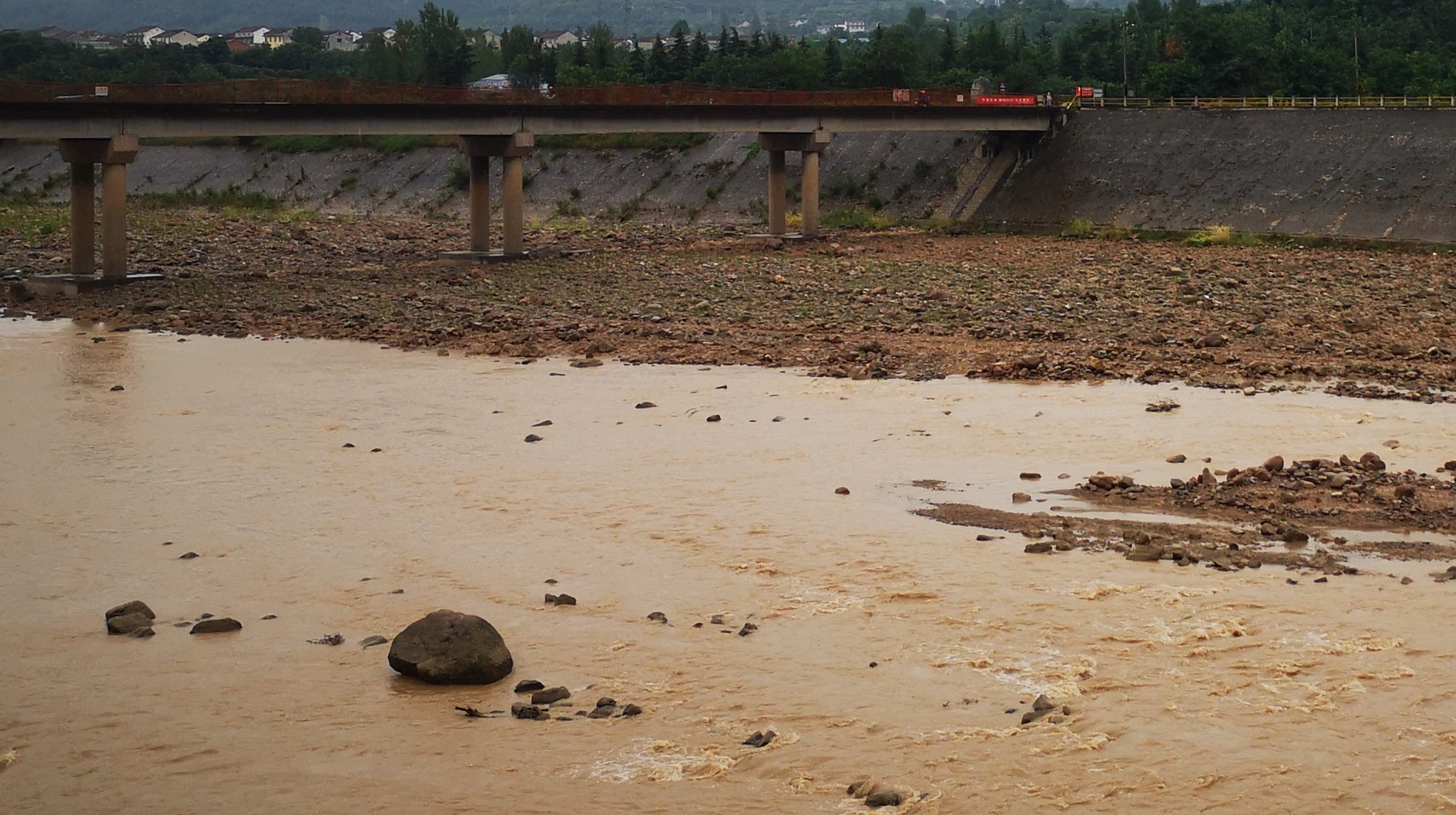 陕西省防汛抗旱总指挥部：确保把暴雨洪水信息第一时间预警到户传报到人