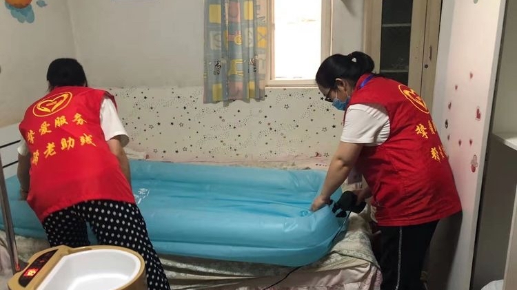 上门为老人助浴，让老人“澡”回幸福