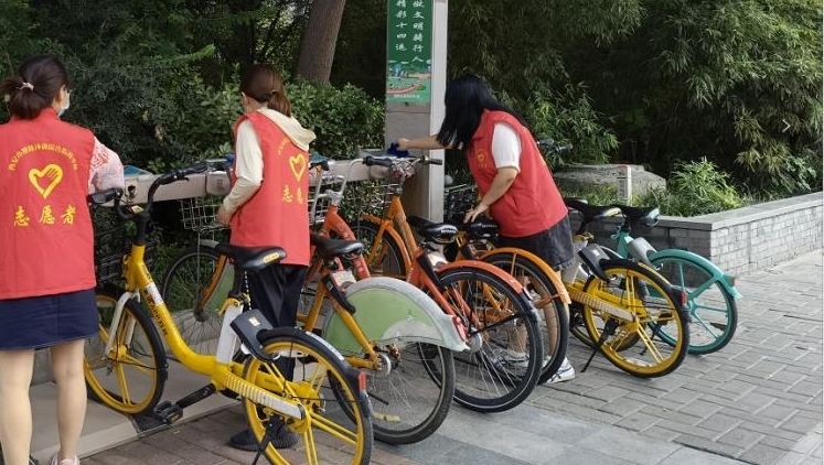  西安市智慧环保综合指挥中心志愿者在行动 