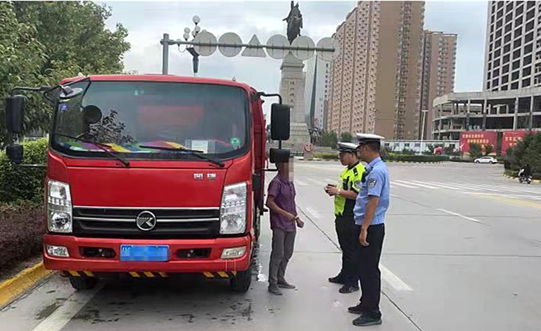 长武交警全力开展道路交通事故预防“减量控大”工作