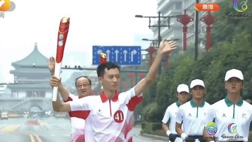 用爱心和好心态面对工作，第41棒火炬手来自美团骑手蔡张杰（不要删标题逗号）
