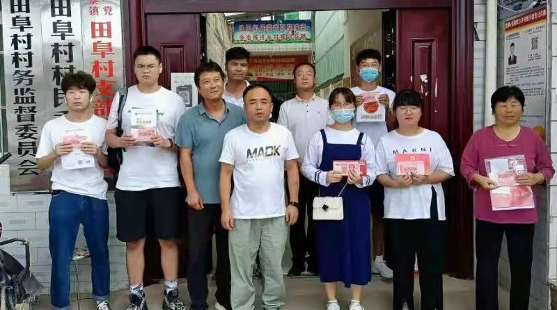 兴平10家爱心企业22万元资助大学生