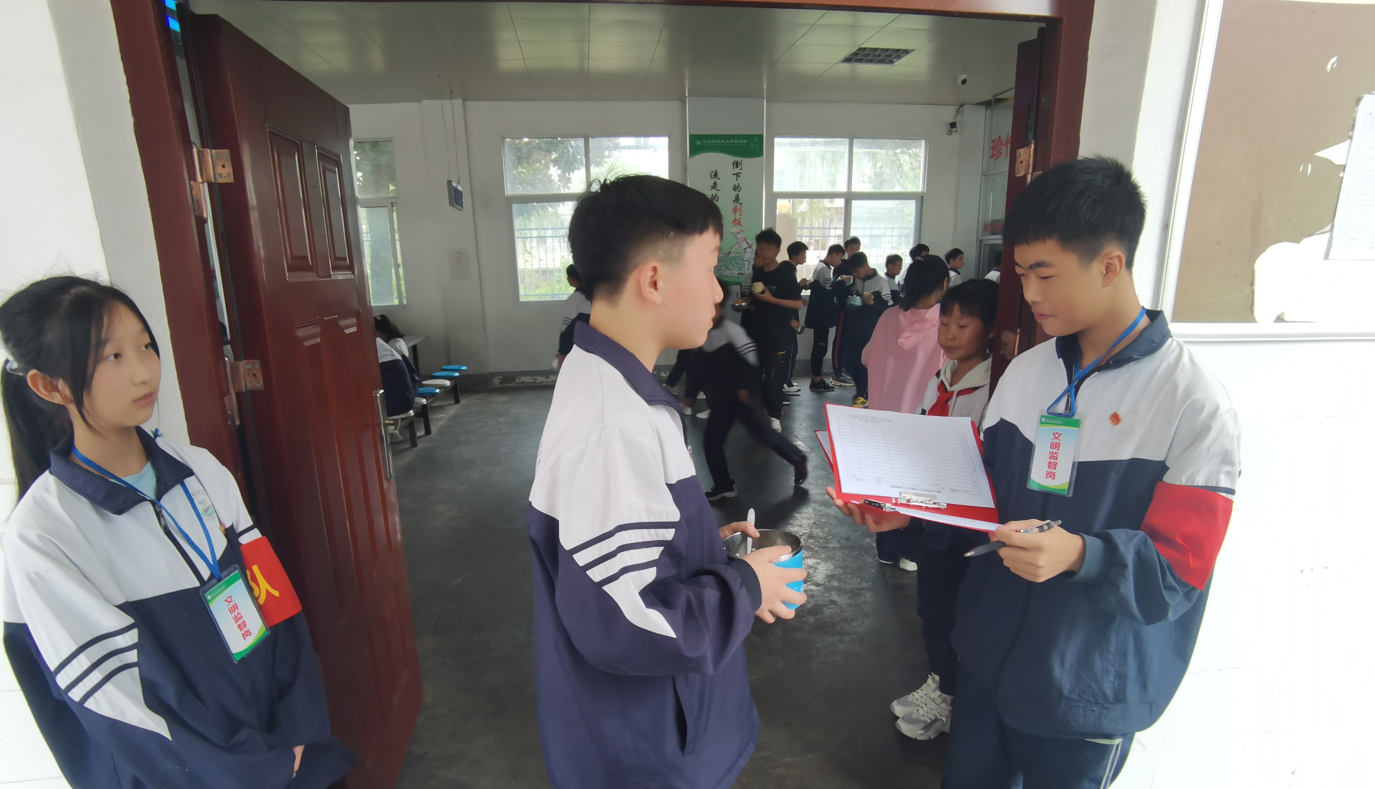 自律管理促成长 文明新风满校园