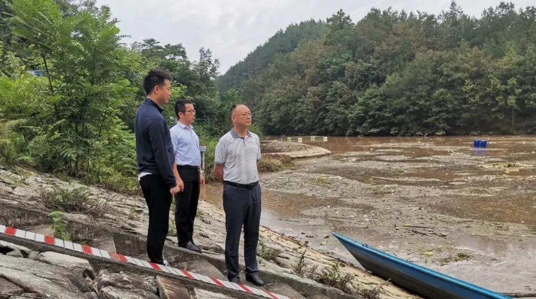 陕西煤业全力做好驻村防汛抢险工作
