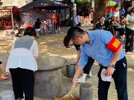 “ 服务十四运、 奉献我的城 ”碑林区经济贸易局赴开通巷社区开展志愿服务活动   