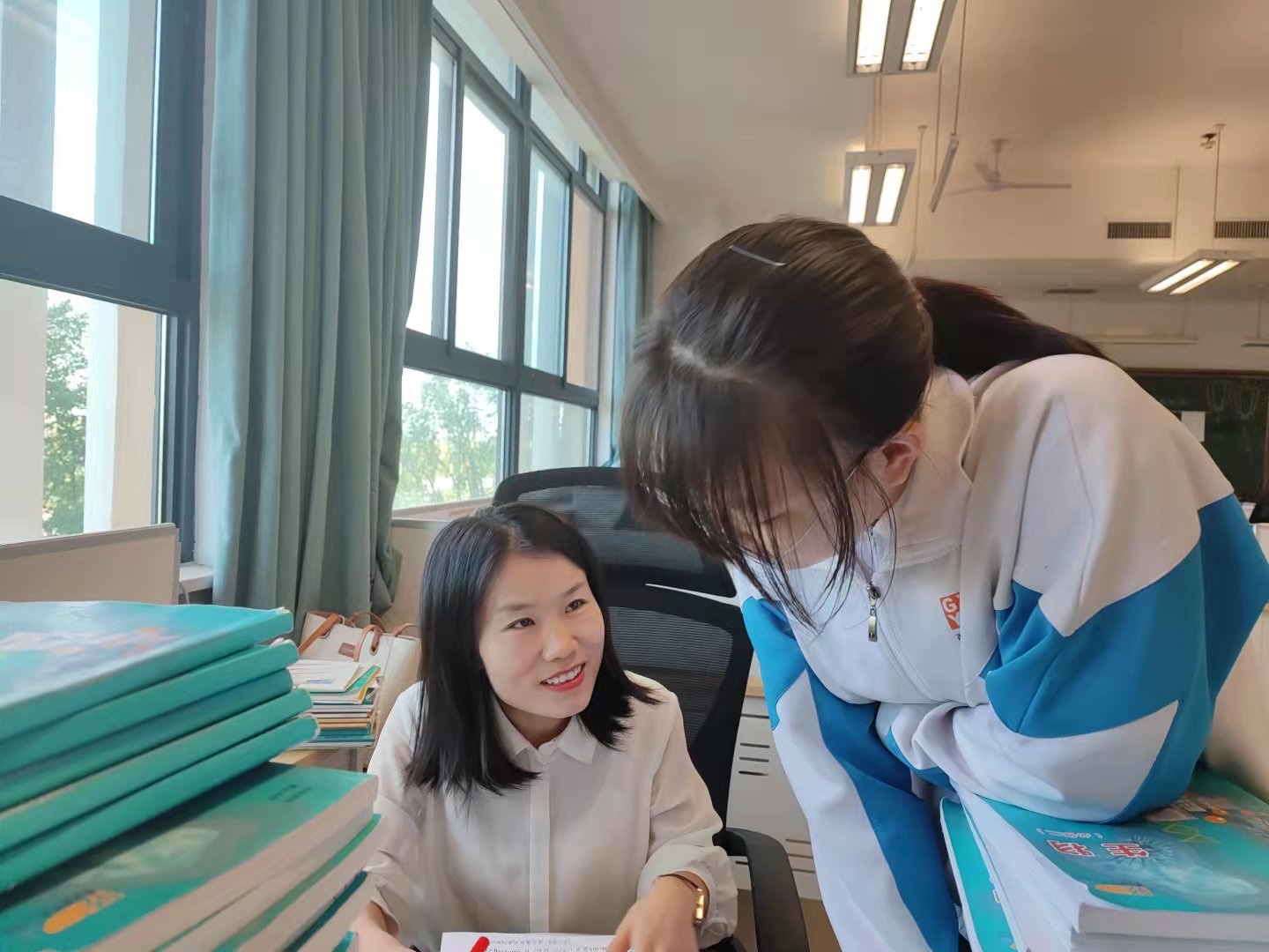 〖我的第一个教师节⑧〗曹翠妮：要想当好班主任得有点“小聪明”