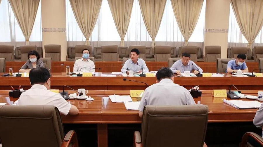 把“百姓盼的”和“政府干的”紧紧连在一起