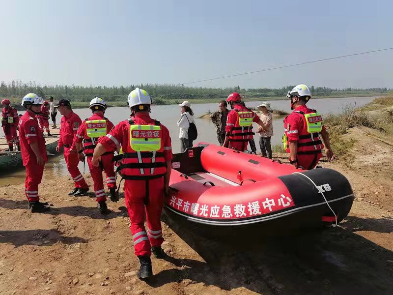 兴平市曙光应急救援中心水域救援艇正式载人下水训练