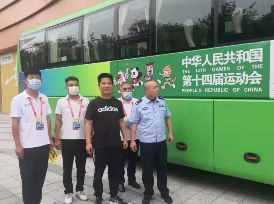 渭城交警深入客运企业开展“一盔一带”宣传活动