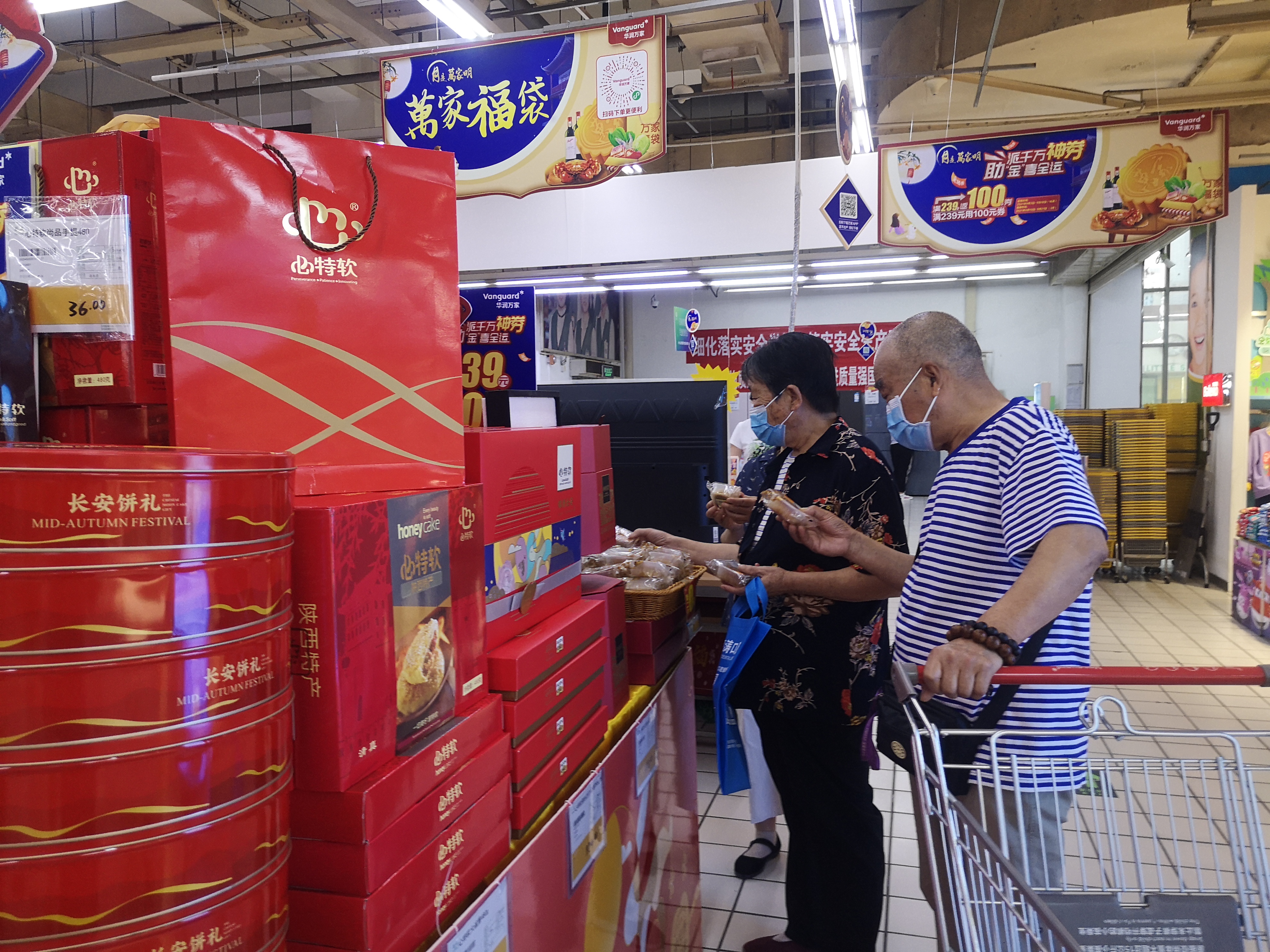 月饼消费市场风头正盛商家举牌“文创”“国风”深耕市场抢商机