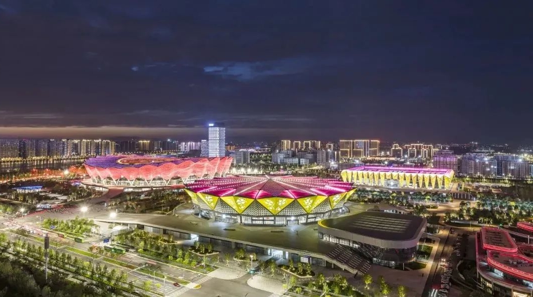 西安城管深度保障“双节”和全运会期间市容环境秩序