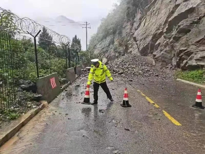 大雨来袭   民警封山控峪不间断巡查