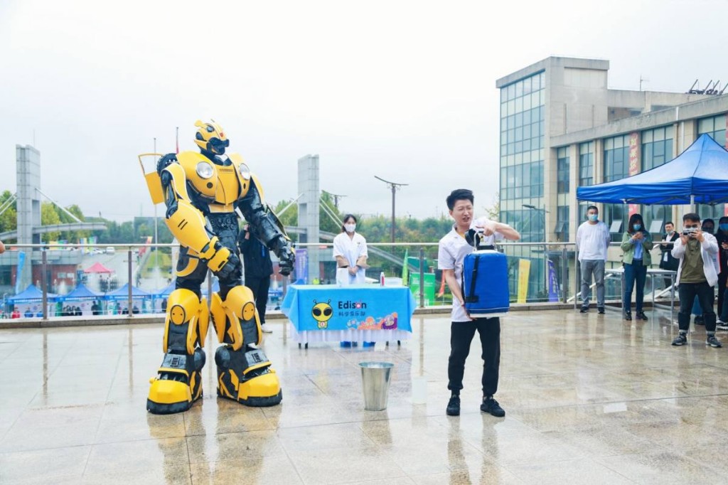 薪火相传、液氮蘑菇云……陕西全国科普日主场活动一场奇妙的科技体验