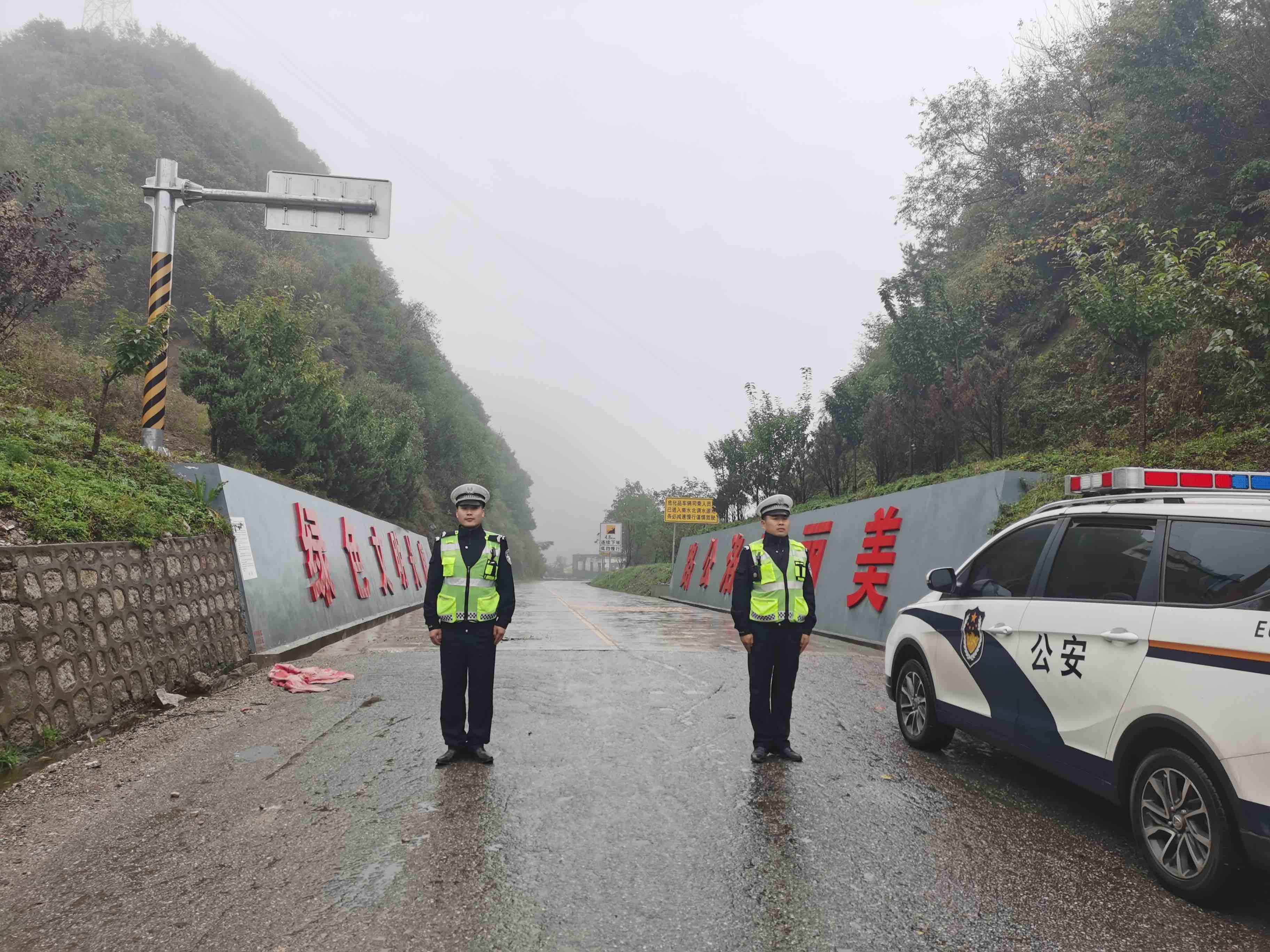 除患 控违 提示 华阴交警严把雨天山区道路安全关