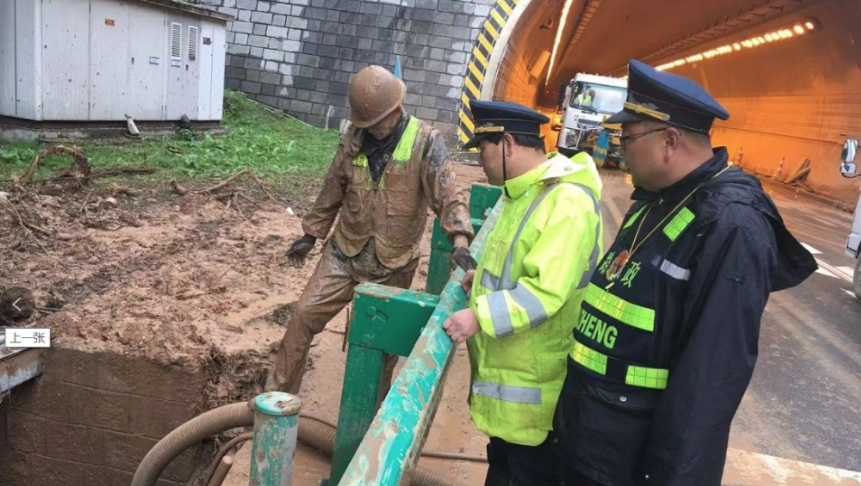 连续奋战70小时成功治理泥石流塌方延西高速恢复正常通行